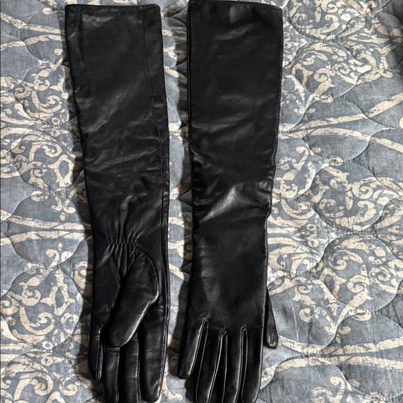 Long black leather gloves - Picture 1 of 2